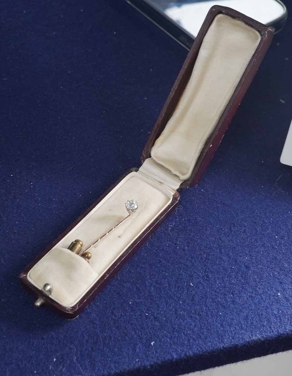 A diamond stick pin, early 20th century, claw-set with a circular-cut diamond weighing approximately 0.50 carats, mounted in gold, length 5.4cm